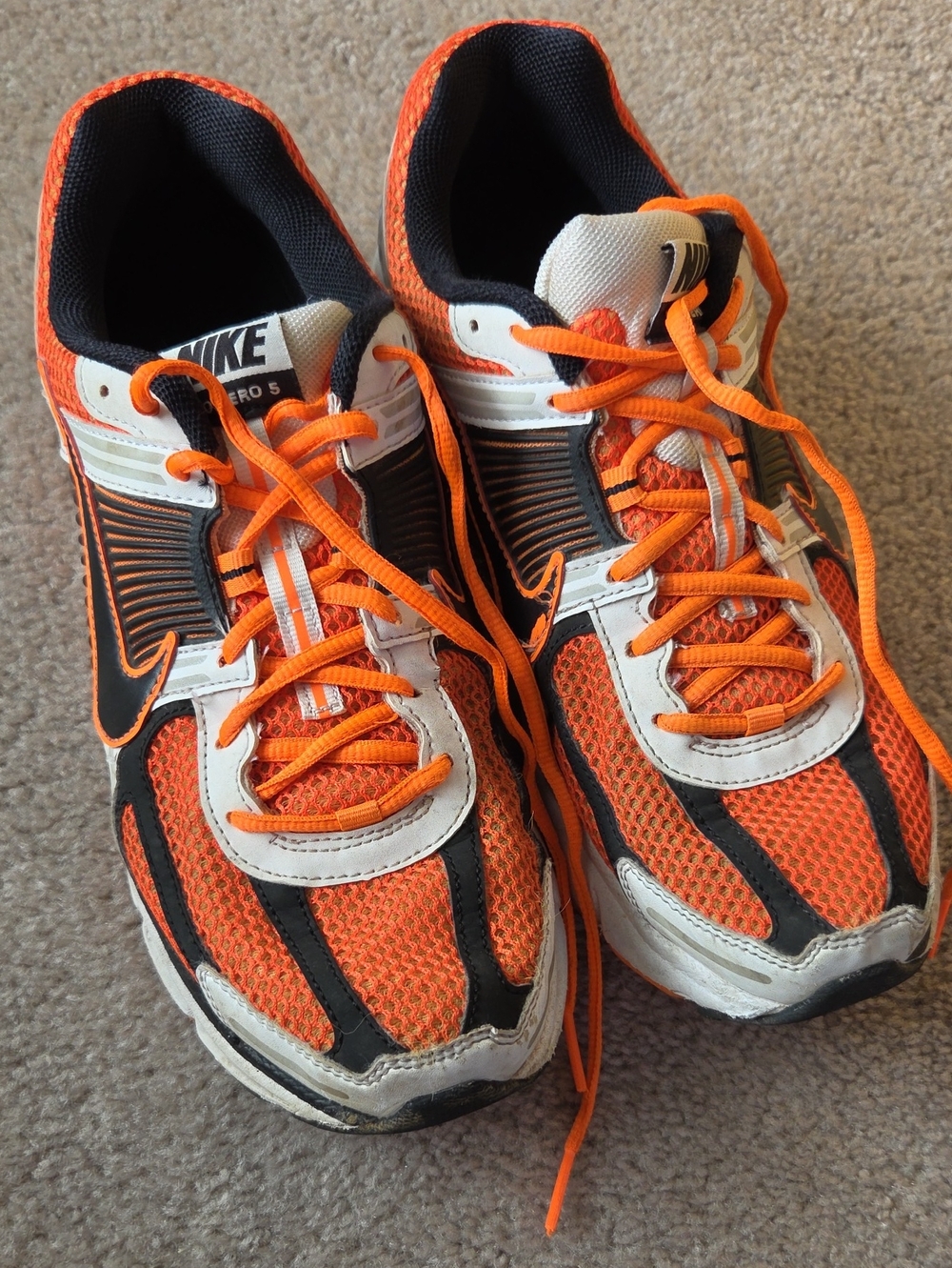 Nike Zoom Vomero Sneakers